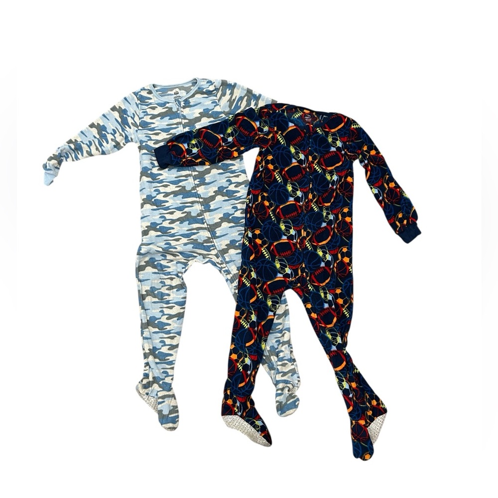 ✨Blue and navy camo/sports print 2-piece footie pajamas✨